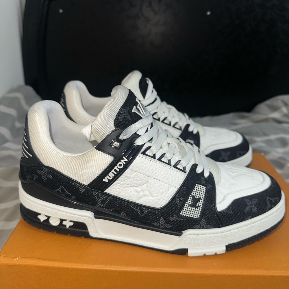 Louis Vuitton Monochrome Low-Top Sneakers
